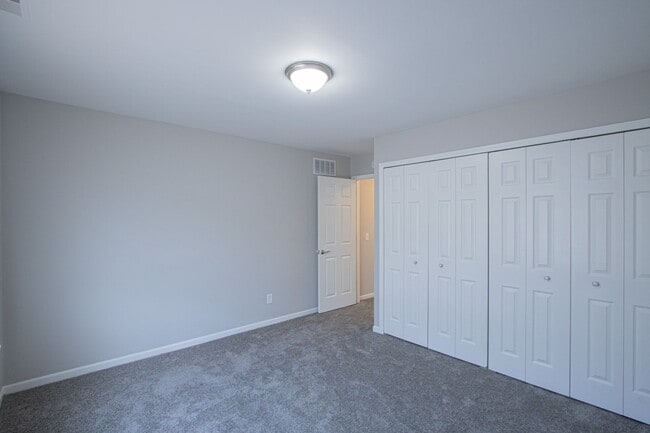 Building Photo - 75 Rosebud Ln