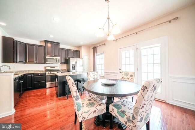 Building Photo - 2111 Elm Tree Knoll