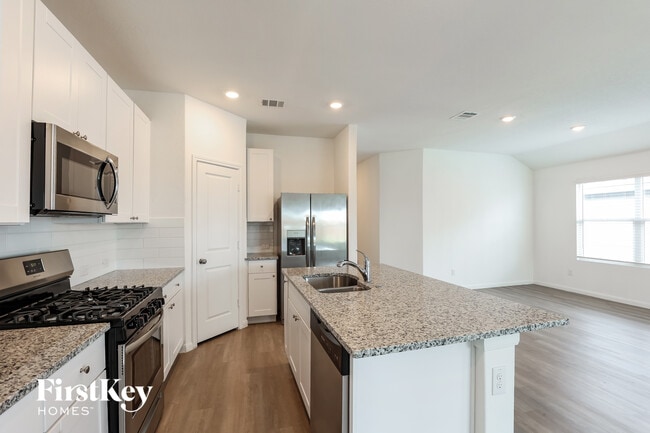 Building Photo - 10719 Vinateros Dr