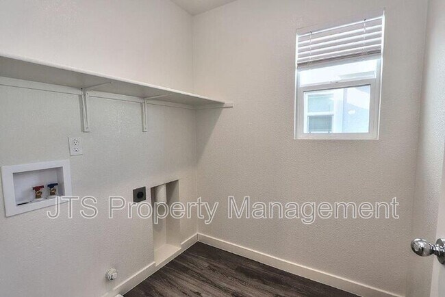 Building Photo - 2104 Shady Tree Cir