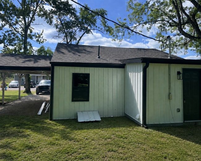 Building Photo - 2 BEDROOM 1 BATHROOM HOUSE FOR RENT