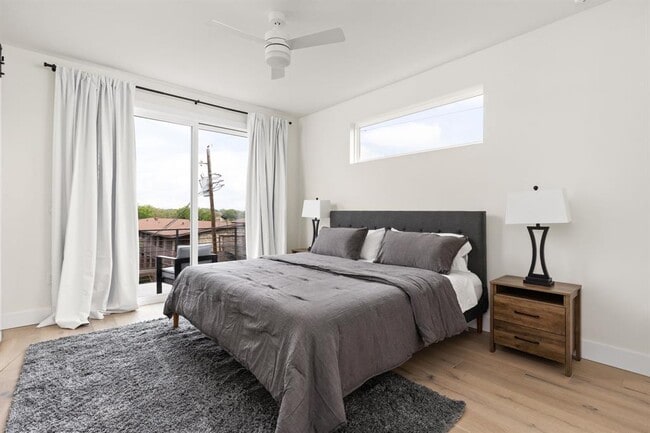 Building Photo - 1402 Summit St