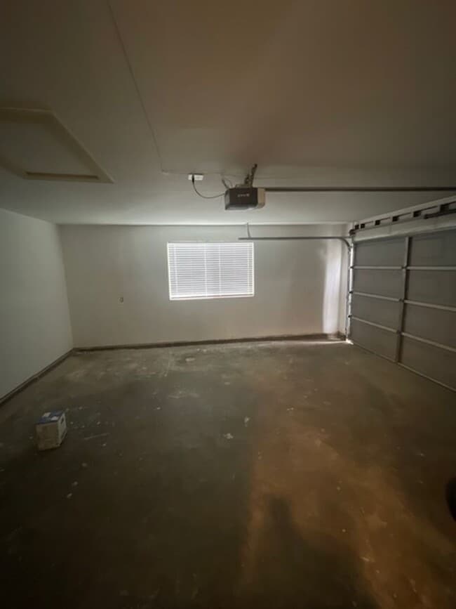 Building Photo - For Rent: Beautifully Updated 3-Bedroom Ho...