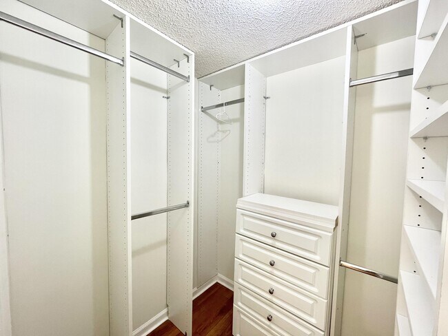 Building Photo - 3130 Millwood Terrace