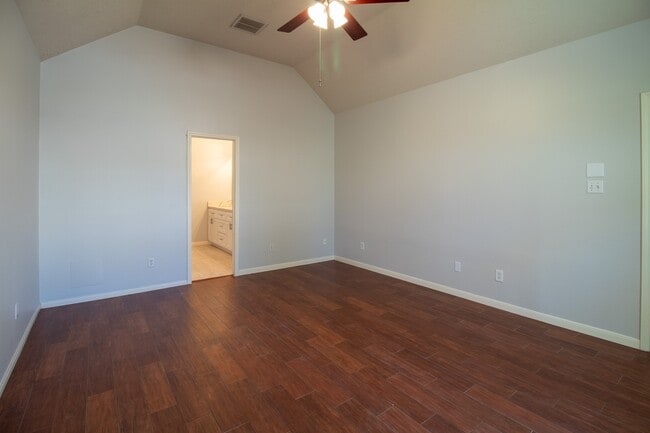 Building Photo - 2111 Grovewood Park