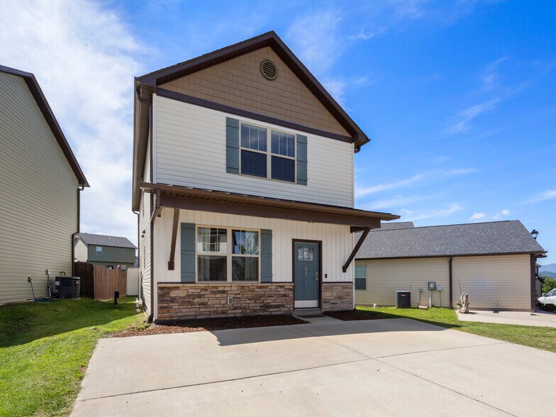 Building Photo - 84 Cardwell Ln