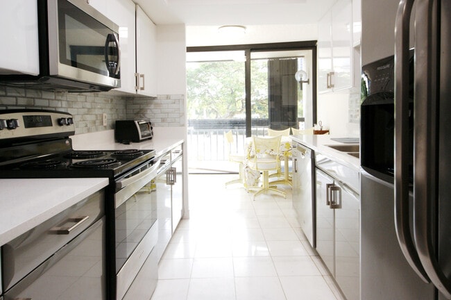 Building Photo - 2450 Presidential Way