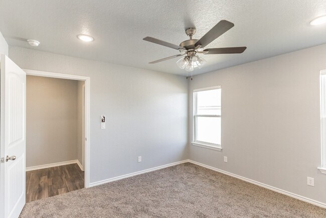 Building Photo - 117 Mike Warner Dr
