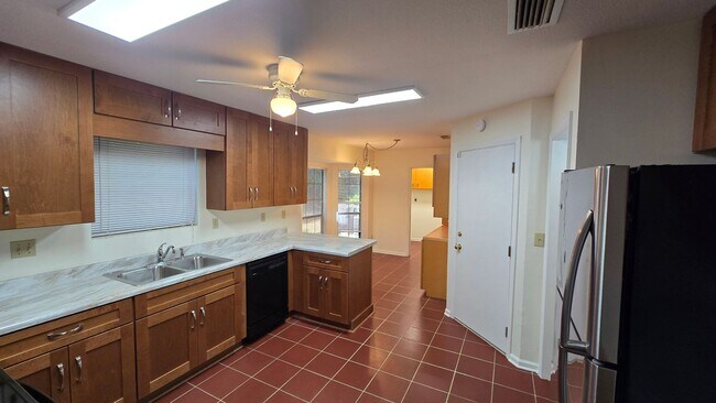 Building Photo - Beautiful Large home off of Mahan