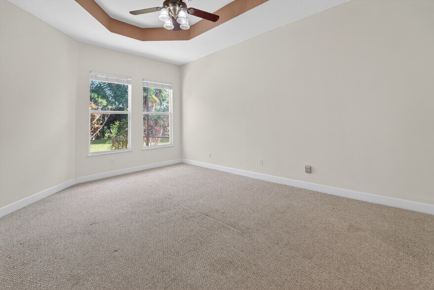 Building Photo - 854 SW Saint Tropez Ct