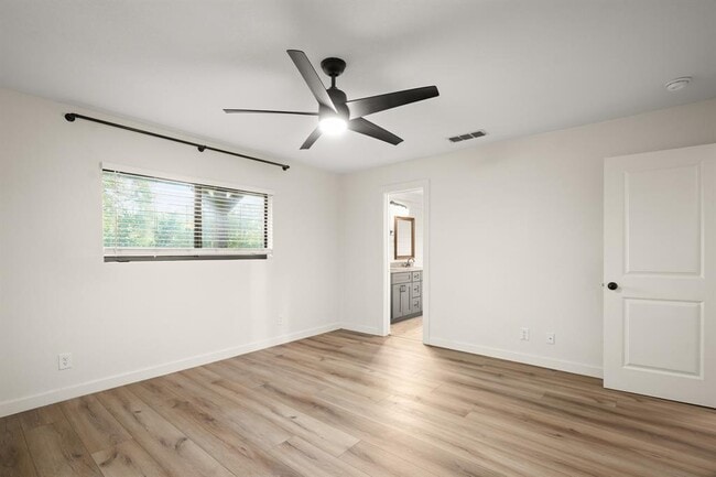 Building Photo - 413 Sun Bonnet Dr