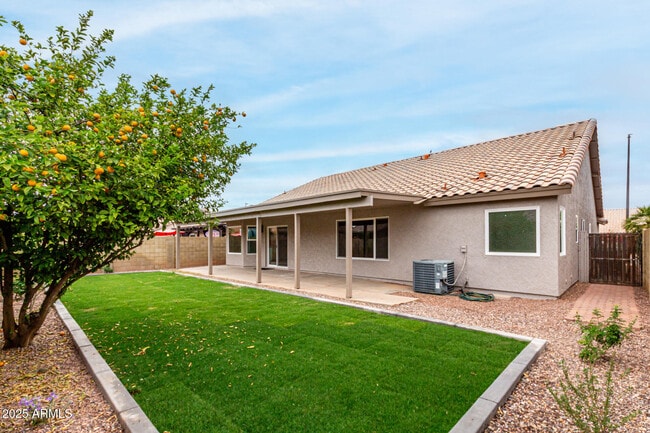 Building Photo - 2319 E San Tan Dr