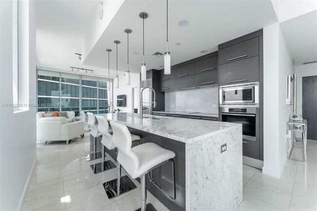 Building Photo - 900 Biscayne Blvd