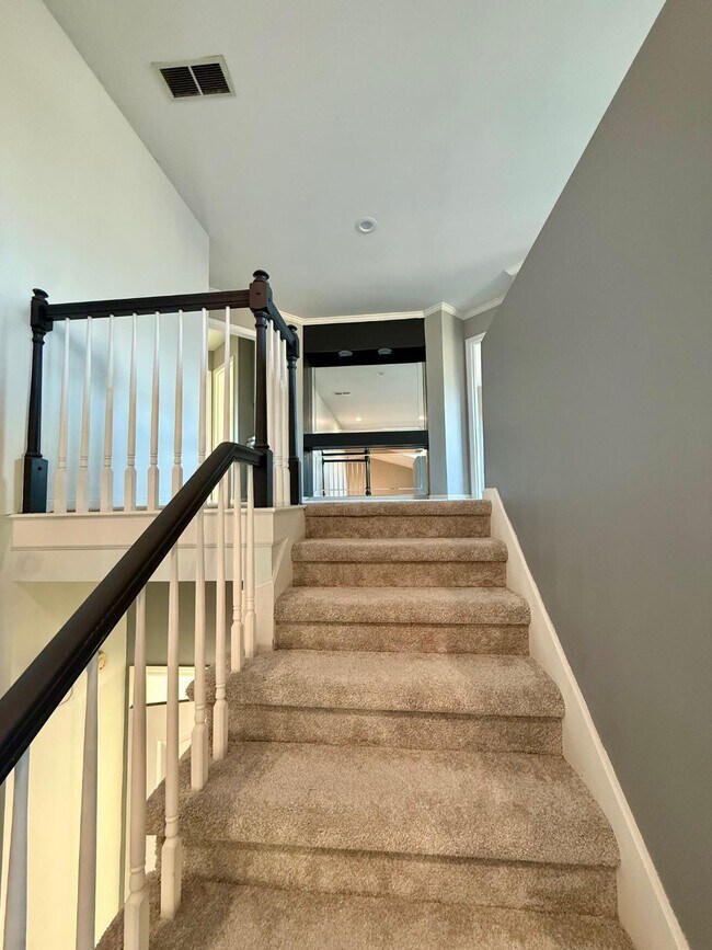 Building Photo - 800 Palomino Ln