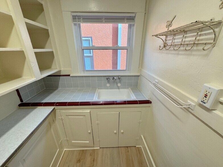 Building Photo - 40 Brooks Ave