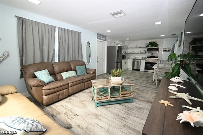 Building Photo - 206 Cape Coral Pkwy W