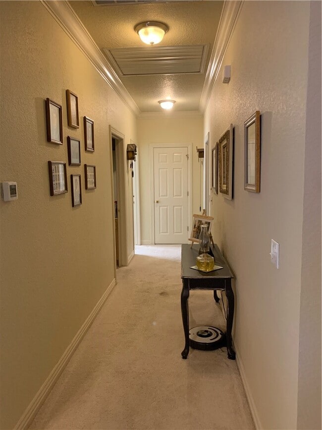 Building Photo - 746 Larkspur Ln