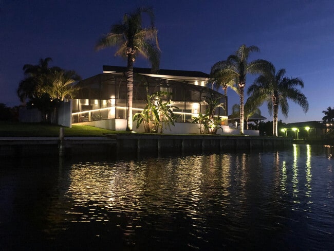 Building Photo - 1585 Sykes Creek Dr