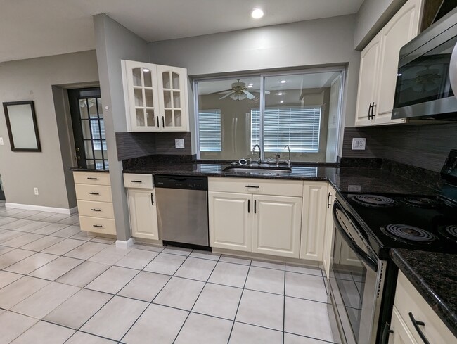 Building Photo - 2701 Wendover Ter