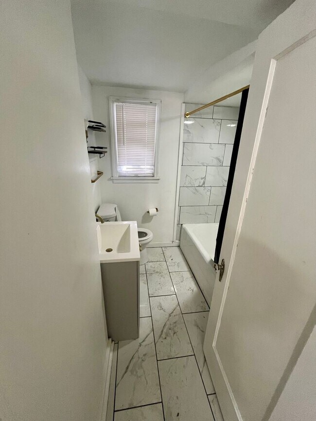 Building Photo - 95 Mitchell Ave