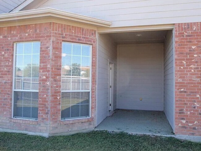 Building Photo - 815-819 Valleybrooke Drive