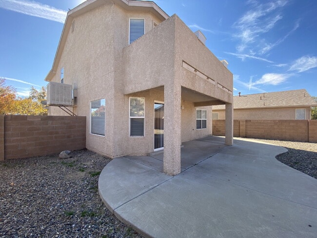 Building Photo - GATED COMMUNITY - 3 Bedroom w/Loft