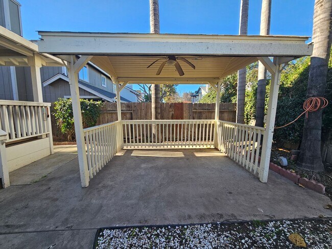 Building Photo - Large 4 bedroom two story in east Modesto!