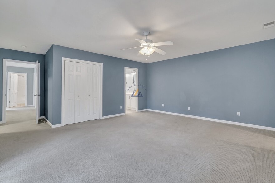 Building Photo - 76 Westbury Park Way