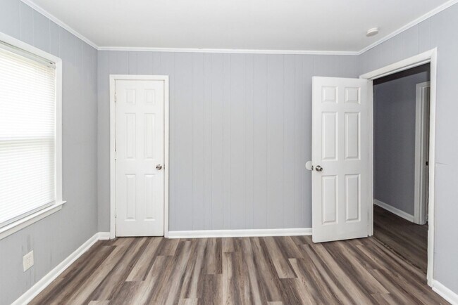 Building Photo - 3 Bedroom, 1 Bathroom Home in Waylyn Subdivision - North Charleston