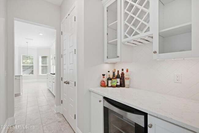 Building Photo - 80 Lazy Crest Dr
