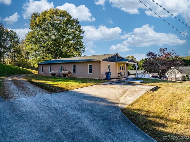 Building Photo - 4823 Calico Rd