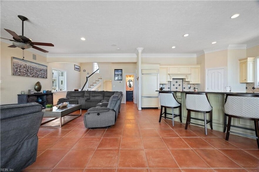 Building Photo - 811 N 1st St