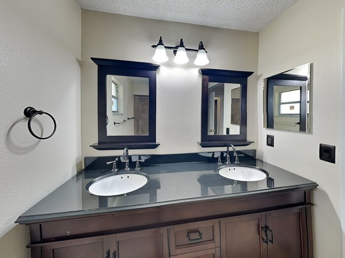 Building Photo - 7527 Atherton Ave