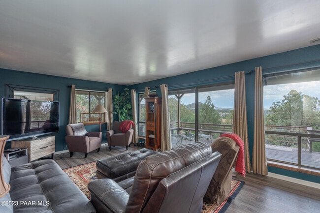 Building Photo - 647 Fiesta Ln