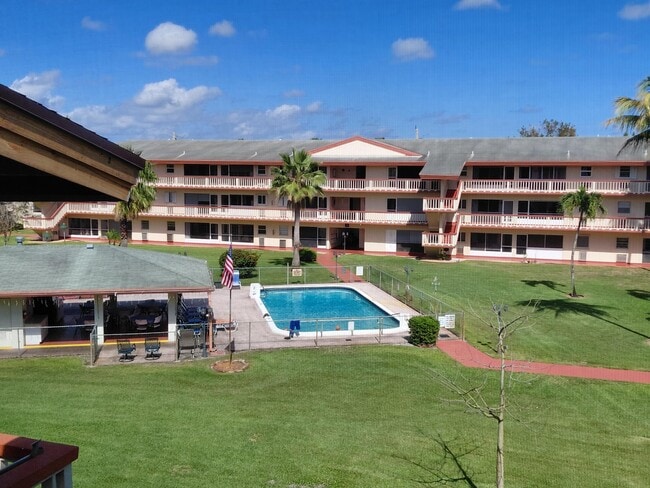 Building Photo - 5300 Washington St