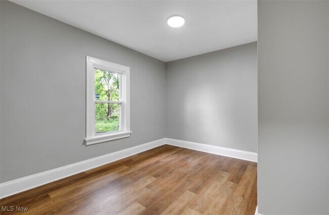 Building Photo - 3363 E 102nd St