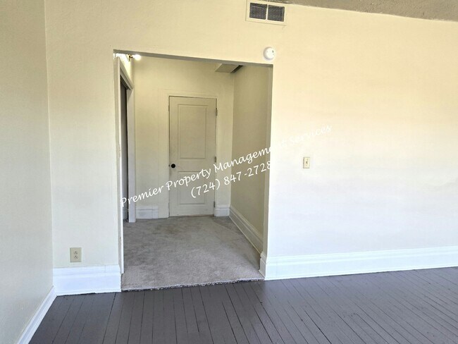 Building Photo - 1015 S Mill St