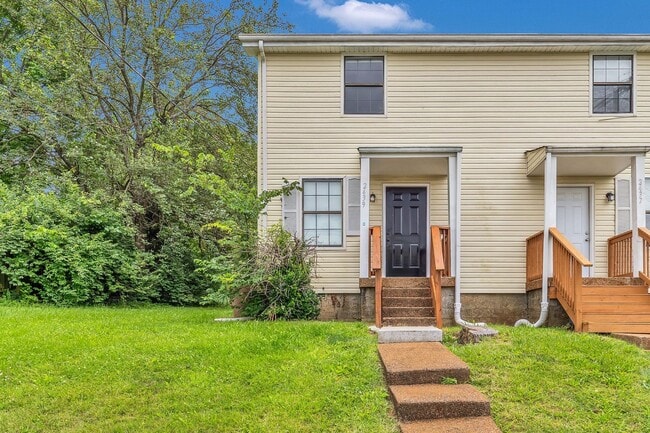 Building Photo - AVAILABLE July 23rd. 2 BD 1 1/2 BATH. CLOS...