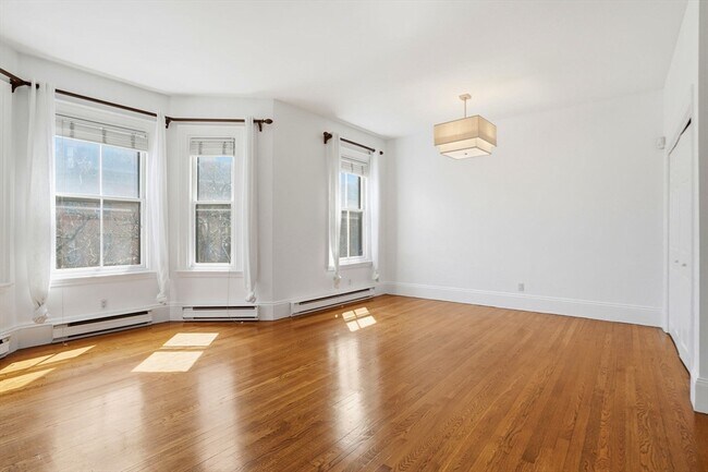 Building Photo - 191 Warren Ave