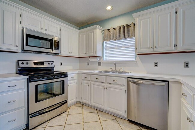 Building Photo - 1019 Dustin Dr