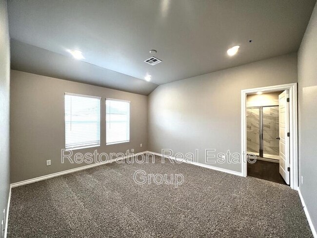 Building Photo - 2717 Dennis Dr