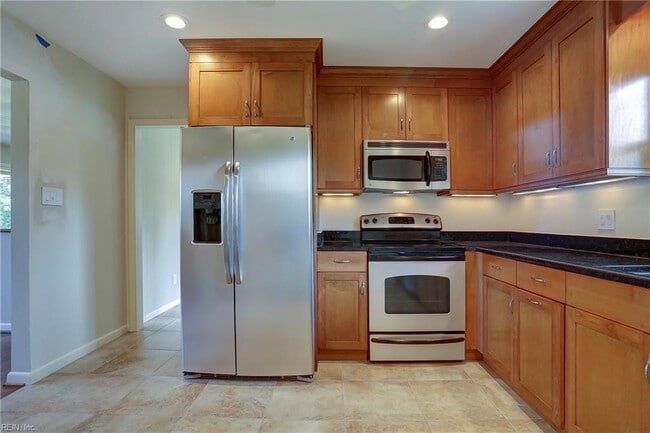 Building Photo - 949 General Beauregard Dr