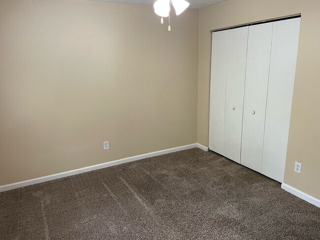 Building Photo - 2348 Horne Ave