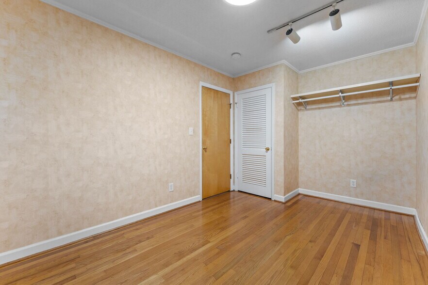 Building Photo - 1055 Inverness Rd