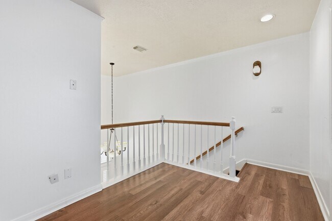 Building Photo - 26 E Sterling Pond Cir