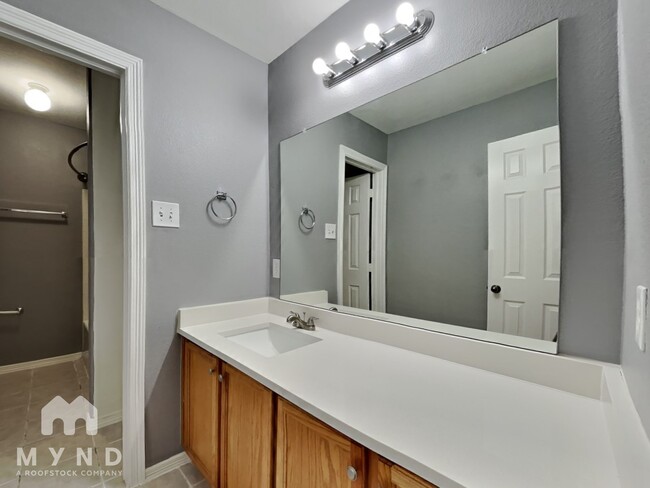Building Photo - 1816 Sherwood Forest Cir