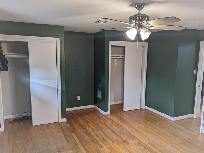 Building Photo - 315 Martha Lee Dr