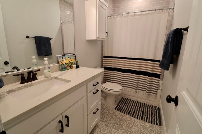 Building Photo - 2009 Toronto St