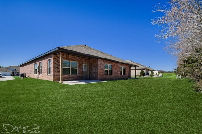 Building Photo - 2 Bed, 2 Bath Patio Homes located in Big Creek Country Club