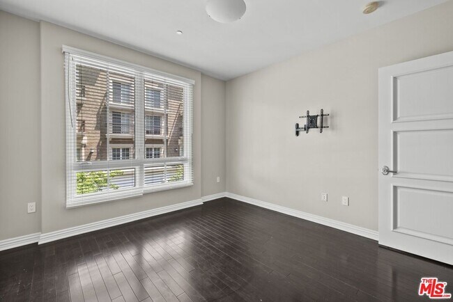 Building Photo - 317 Caruso Ave